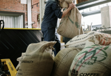 На рабочего во время погрузки свалились мешки весом около тонны в Костанае