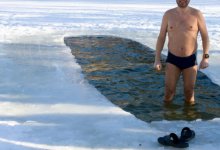 Купание в проруби: что есть и как подготовиться перед погружением