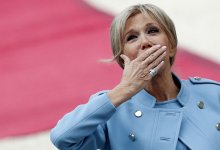 72-летняя жена Макрона стала диджеем в Диснейленде (ВИДЕО)