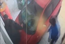 Автоледи прижала мужчину к стене на СТО в Шымкенте (ВИДЕО)