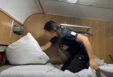 Девушка устроила “скачки” в поезде Казахстана