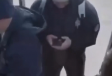 Мужчина выпал из автобуса в Караганде