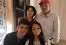 Акан Сатаев, недавно ставший вновь отцом, разрезал путы внуку