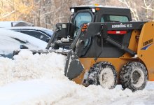 Коммунальщики круглосуточно убирают снег в Усть-Каменогорске