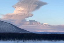 Вулкан на Камчатке выбросил столб пепла на высоту 9 км