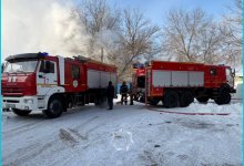 Мужчину без сознания нашли в горящем доме Усть-Каменогорска