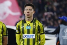 Подарок от лидера “Арсенала“: Садыбеков показал трофей из Лондона