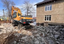 Незаконную хозпостройку снесли в Алматы