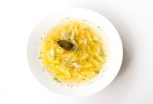 Суп с тухлой рыбой: пациенты больницы СКО возмущены питанием