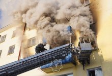 Квартиру Плюшкина не могут потушить в Усть-Каменогорске