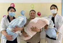 Сразу трое малышей родились в одной семье в Шымкенте