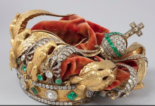 Лувр показал корону, поврежденную во время ограбления века