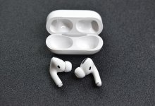 Летают без пассажира: наушники казахстанки несколько дней путешествуют с Air Astana