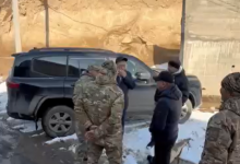 Грунт сошел с горы на навес и автомобиль в Алматинской области (ВИДЕО)