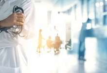 Пласты льда рухнули на пенсионерку в Риддере