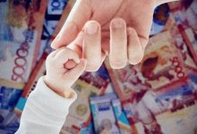 Сколько выплатили казахстанцам за рождение и уход за ребенком