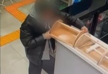 Мужчина похитил деньги из медучреждения Астаны (ВИДЕО)