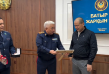 Мужчину, спасшего 13-летнюю девочку от похищения, наградили в Таразе (ВИДЕО)