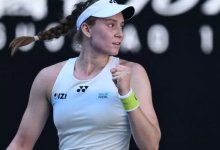 Елена Рыбакина получила в подарок казахский камзол (ВИДЕО)