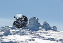 Туристы застряли в снежном ущелье на горе Шайтанколь