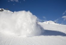 Один человек погиб в результате схода лавины в горах близ Алматы (ВИДЕО)