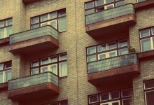 Житель Шымкента погиб при остеклении балкона