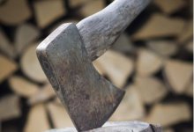 Мужчина сбил женщину и зарубил отца топором в Алтайском крае