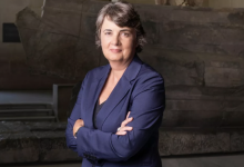 Глава Лувра ушла в отставку после скандального ограбления