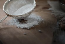 Школьник вдохнул кондитерскую присыпку и оказался в реанимации