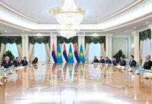 Президенты Казахстана и Сербии провели переговоры в расширенном формате