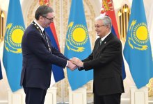 Токаев наградил Вучича орденом "Алтын Қыран"