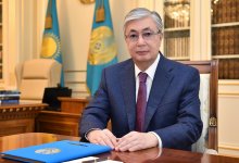 Токаев поздравил казахстанцев с Днем благодарности