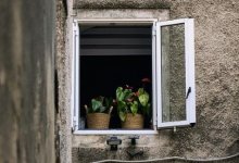 7-летний мальчик выпал из окна третьего этажа в Акмолинской области