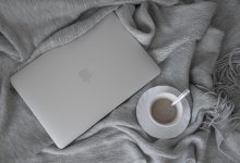 Apple продает новые MacBook без зарядных устройств