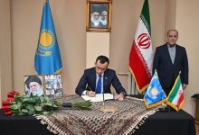 Маулен Ашимбаев оставил запись в книге соболезнований в посольстве Ирана
