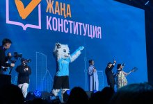 Робот Темірбек и барс Әділет призвали молодежь поддержать новую Конституцию
