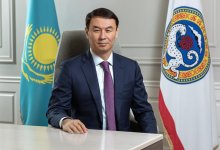 Дархан Сатыбалды поздравил женщин с 8 Марта