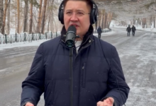 Аким Павлодарской области спел песню "Анашым" вместе с горожанами (ВИДЕО)