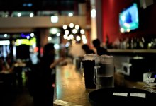 В Караганде две молодые семьи подрались в караоке