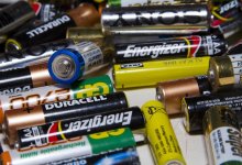 Женщина получила штраф в 8 миллионов тенге за выброшенные батарейки