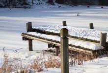 Рыбак поймал гигантского окуня и побил 44-летний рекорд