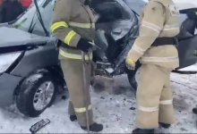 Автомобиль влетел в столб в Карагандинской области (ВИДЕО)