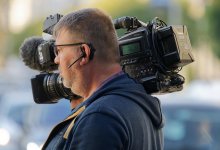 Известный ведущий задремал в прямом эфире