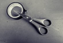 Подросток напал с ножницами на школьницу в Атырау