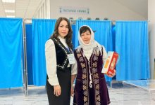 На участках для голосования в Астане вручают подарки первым проголосовавшим