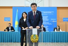 Спикер Мажилиса проголосовал на республиканском референдуме по принятию новой Конституции