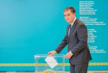 Женис Касымбек проголосовал на своем участке в Астане