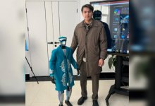 Робот в казахском костюме стал необычным гостем на участке в Алматинской области