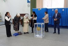 101-летняя алматинка пришла на референдум вместе с правнуком
