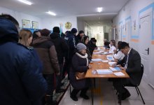 Фоторепортаж с референдума: казахстанцы активно голосуют в регионах